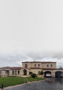 kallas villa is one of the unique projects of sarakbi group, because of its special design and its simple rural style. we used arches and metallic stair railing and pitched brick roofs. The structural system was a simple system in accordance with the requirements and conditions of the Syrian Code. The apartment has underfloor heating system, in addition to central air conditioning.